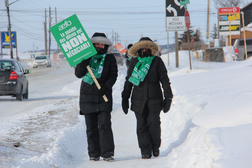 Association des Enseignantes et des Enseignants Franco-Ontariens (AEFO) members on the picket lines at the intersection of Lasalle and Falconbridge Feb. 13. (Heidi Ulrichsen/Sudbury.com)
