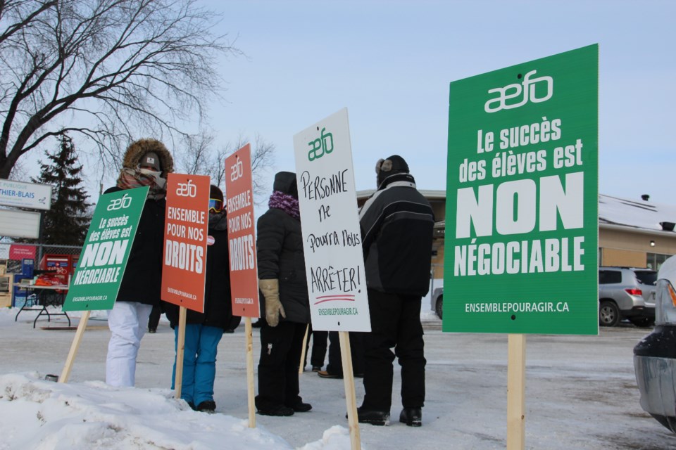 130220_HU_FrenchTeachers_Strike_3