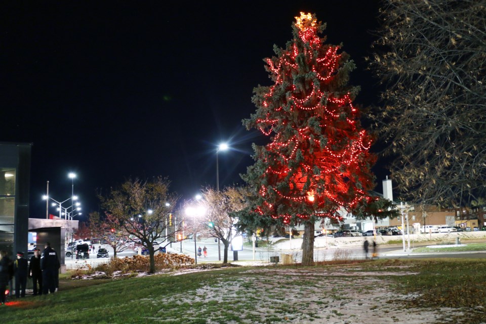 131123_lg_indigenous_tree_lighting-photo1