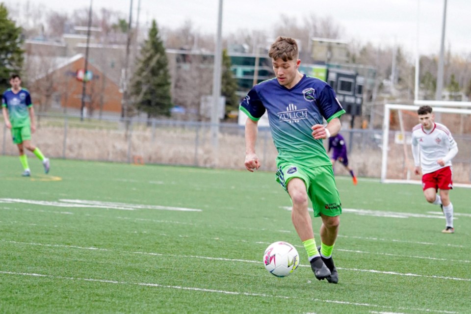 150425_supplied-pursuit-brandon_moxam