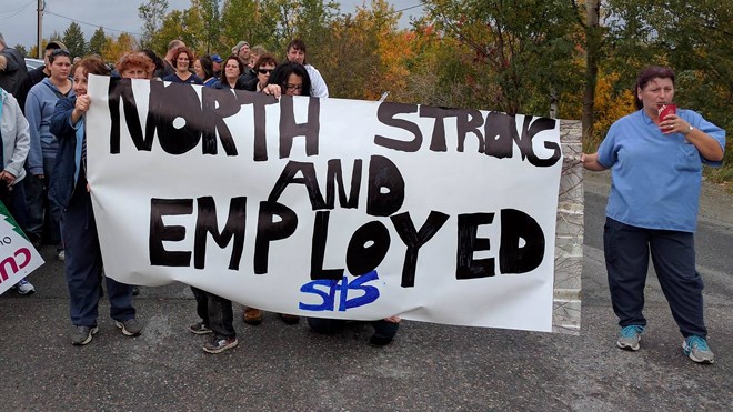 Workers with Sudbury Hospital Services who provide laundry and linen services for Health Sciences North rallied today as the hospital looks to cut costs by switching to a different provider. Photo by Jonathan Migneault