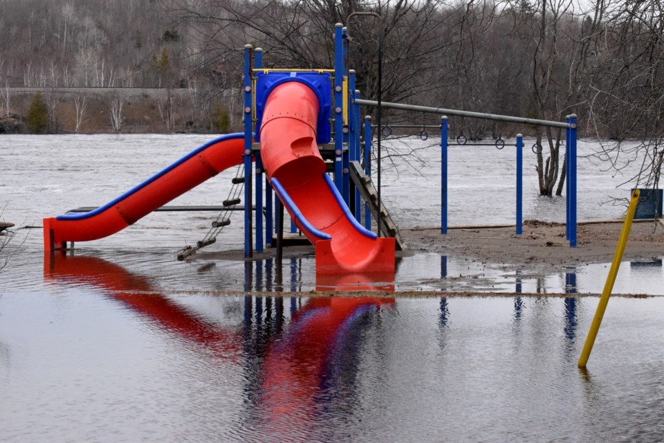 190422_chris blomme spring high water flooding centennial park whitefish2