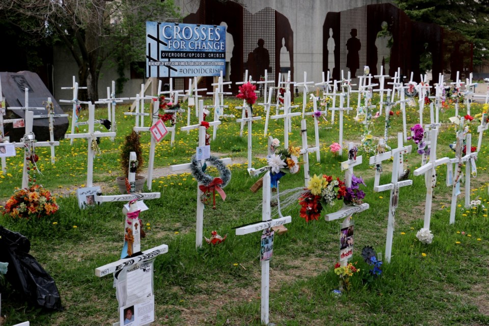 200522_white cross crosses for change opioid memorial3