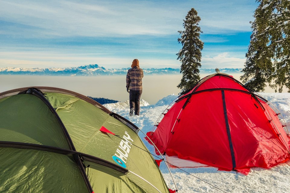 201223_winter-camping-pexels-syed-qaarif-andrabi-6051828