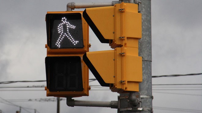 2015-11-20-pedestrian-walk-signal-turl660