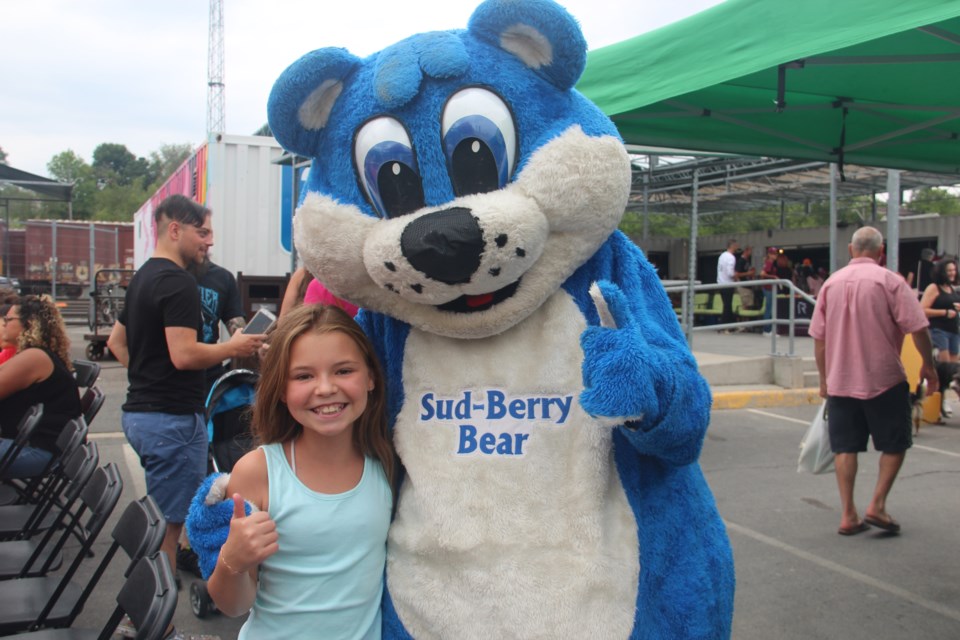 Kylie Belliveau, 11, poses with the Sud-Berry Bear at the Blueberry Bash Saturday. (Heidi Ulrichsen/Sudbury.com)