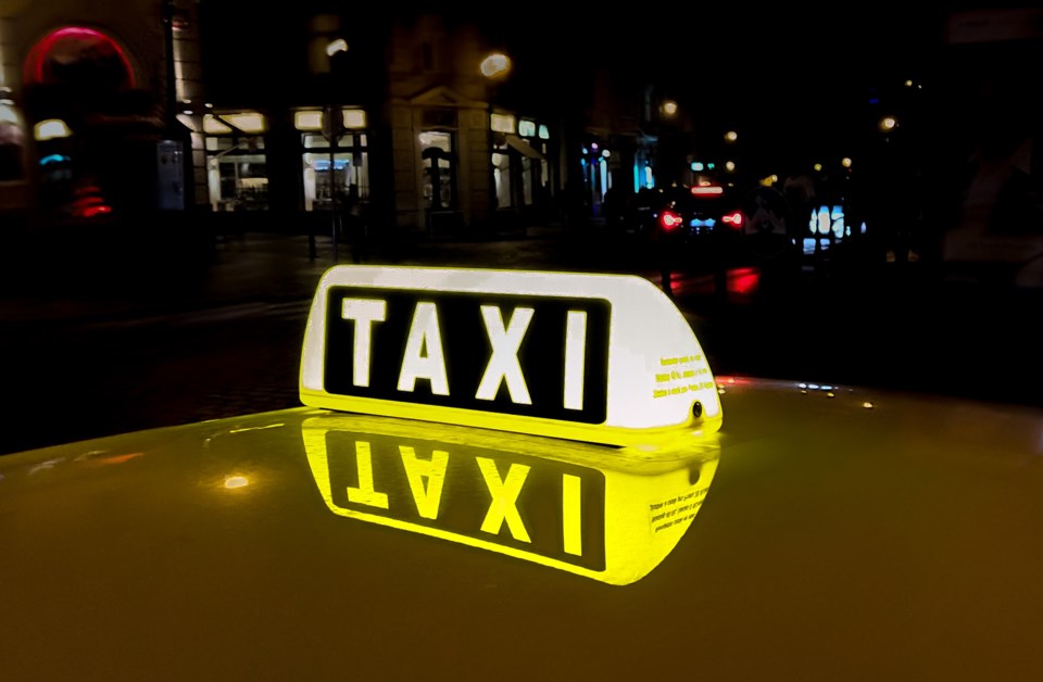 240321_taxi-pexels-skitterphoto-1448598