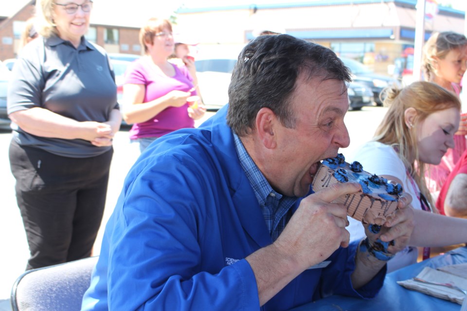 Science North CEO Guy Labine participated in an ice cream cake eating contest Saturday to promote a Dairy Queen that will support Science North’s summer science camp program. Photo by Jonathan Migneault.