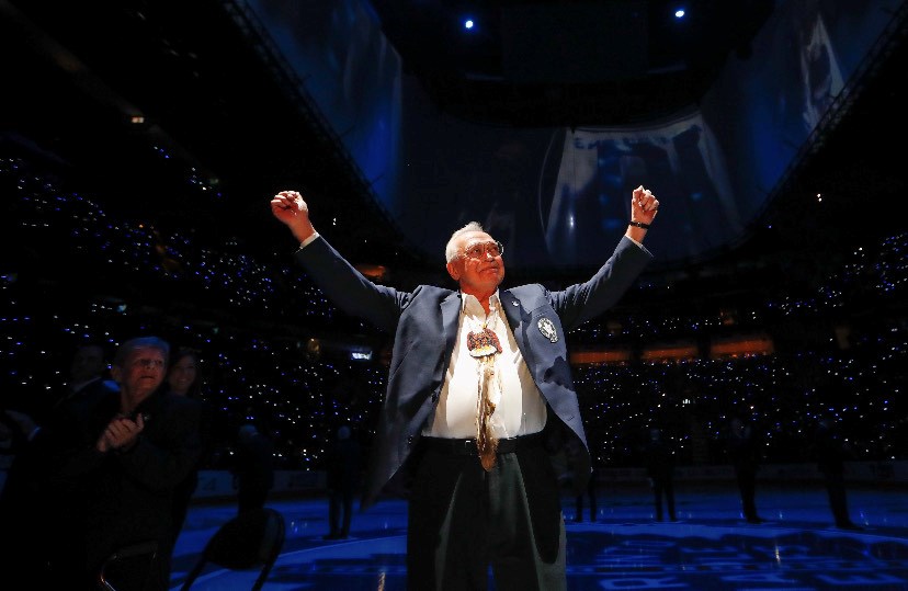 George Armstrong raises his hands in the air on Oct. 15, 2016, the night the Toronto Maple Leafs retired his number.