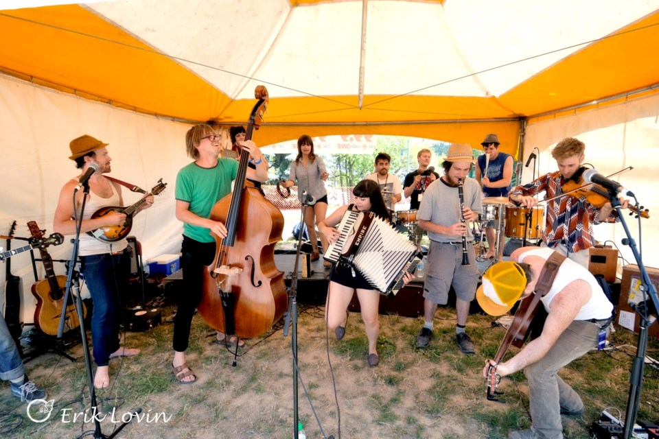 Canailles, The Boxcar Boys, Jaron Freeman Fon & The Opposite of Everything put on a festival workshop during NLFB 2012.