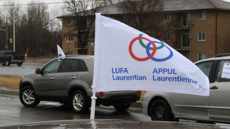 At least 100 vehicles took part in a car rally today in support of Laurentian University as it deals with a financial crisis. The rally drove slowly from 555 Barrydowne Road in New Sudbury, along The Kingsway to Paris Street and then around the Laurentian Campus.