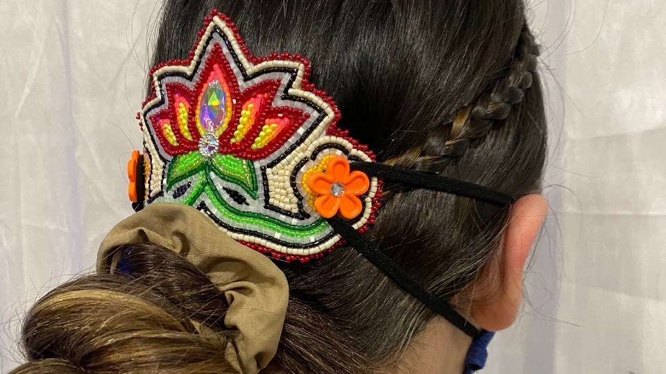 Ojibwe-Kwe artist Tara Kiwenzie’s ‘Ear Saver’ beaded barrettes are a unique and attractive method of holding your face mask in place.