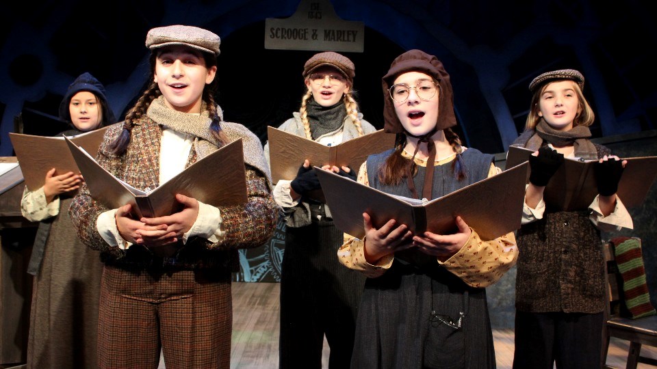 301121_HU_Christmas_Carol_7 crop