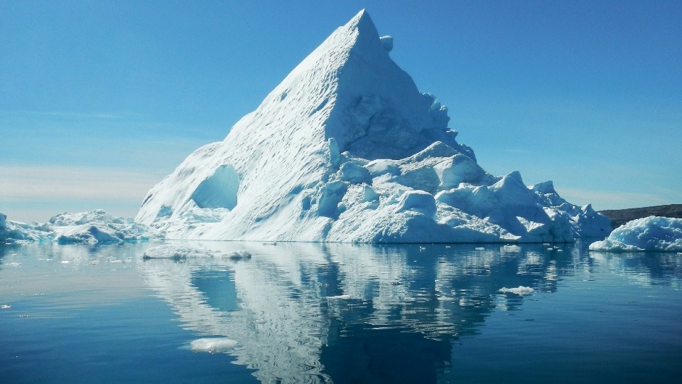 301221_iceberg pexels-jeanchristophe-andré-2574997