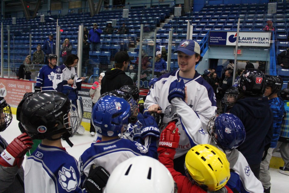 Many of the Sudbury Wolves’ youngest fans welcomed the team for the annual Skate with the Wolves event Sunday. Players took to the ice and signed autographs for their supporters. Photo by Jonathan Migneault.
