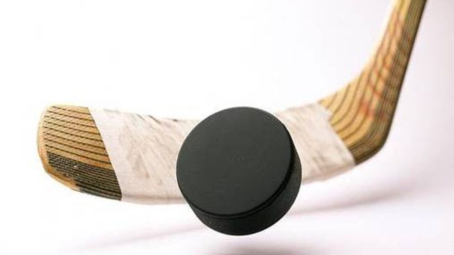 170314_hockey_stick_and_a_puck31