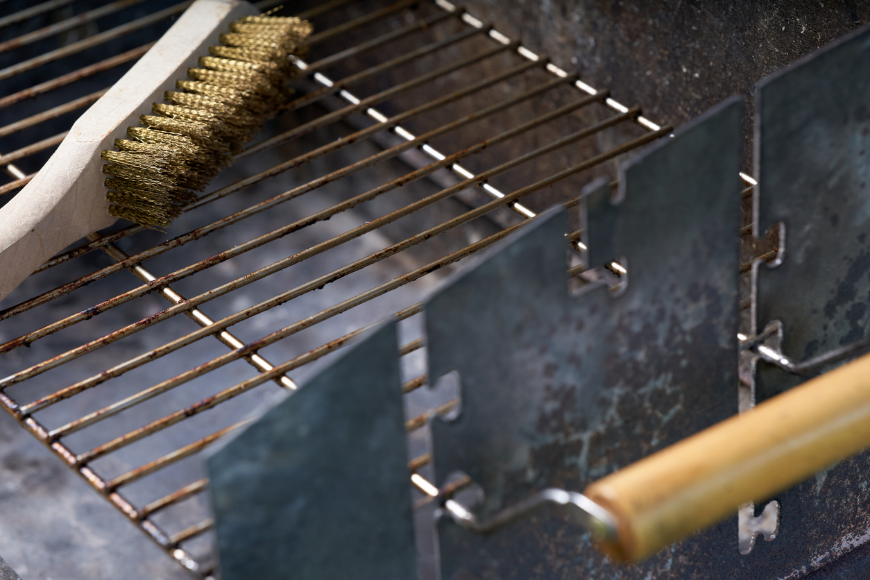 Doctors warn about using wire-bristled grill brushes