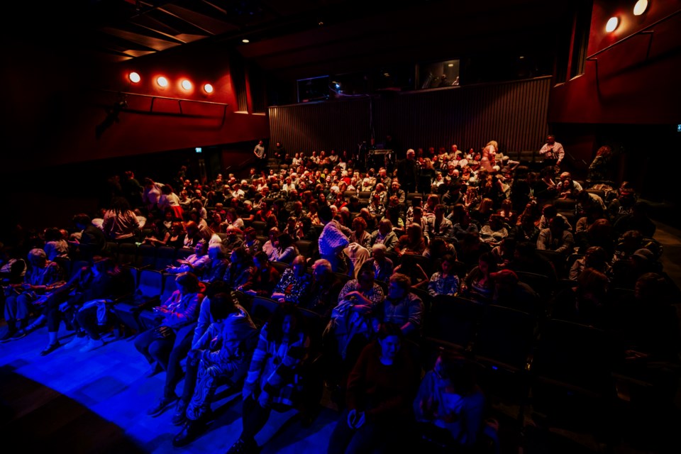 full-audience-a-night-on-broadway-photo-by-juan-echavarria