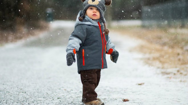 kid-first-snow