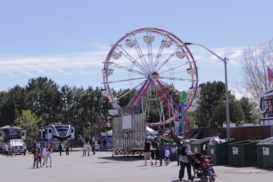 A traveling midway from World's Finest Shows has taken over the parking lot of the Hanmer Mall until May 28. (Callam Rodya/Sudbury.com)