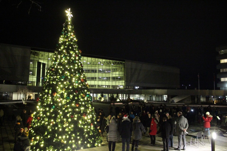 031222_hu_tds_treelighting_1-sized