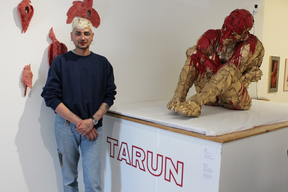 090425_hu_tarungodaraexhibit_2