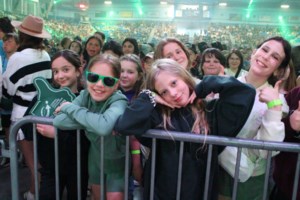 Photos: Thousands of students pack Sudbury Arena for St. Jean concert