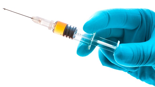 2015-10-23-syringe-vaccination