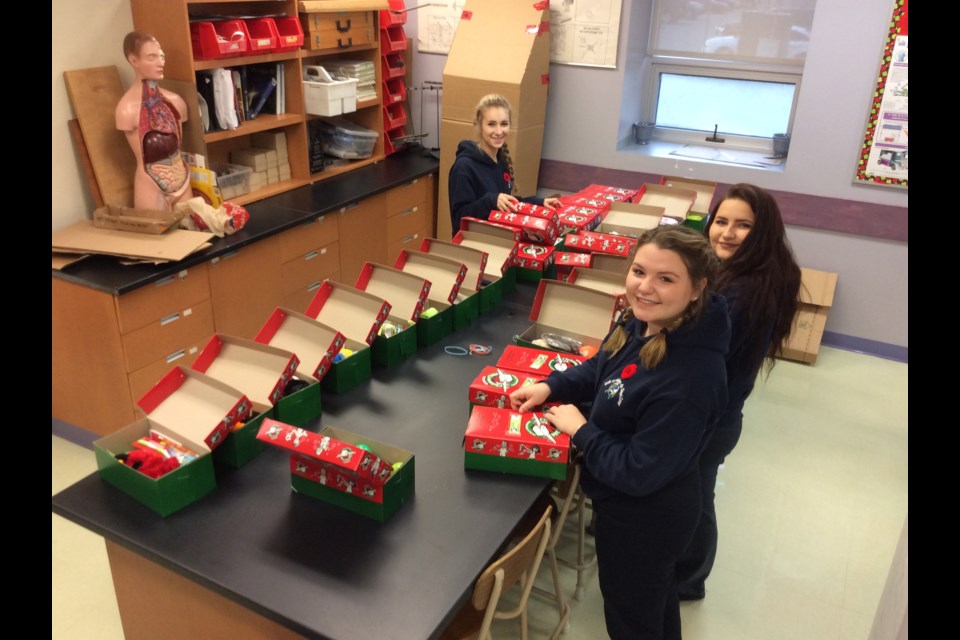 Students and staff at Sudbury’s École secondaire du Sacré-Coeur recently took part in the school’s Christmas Child drive. The school assembled 272 boxes consisting of various articles for children living in developing countries around the world. Supplied photo.