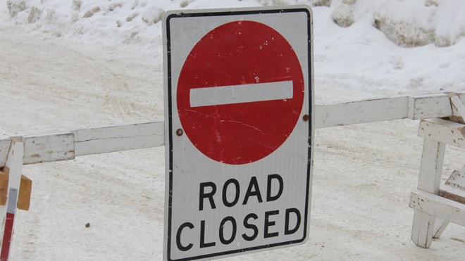 road-closed-sign-winter-turl-2016