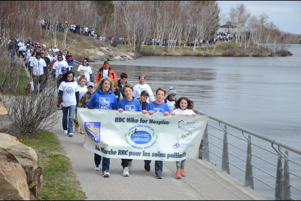 Hundreds of people make their way along the Ramsey Lake boardwalk on May 6 as part of the 10th RBC Hike for Hospice. (Arron Pickard)