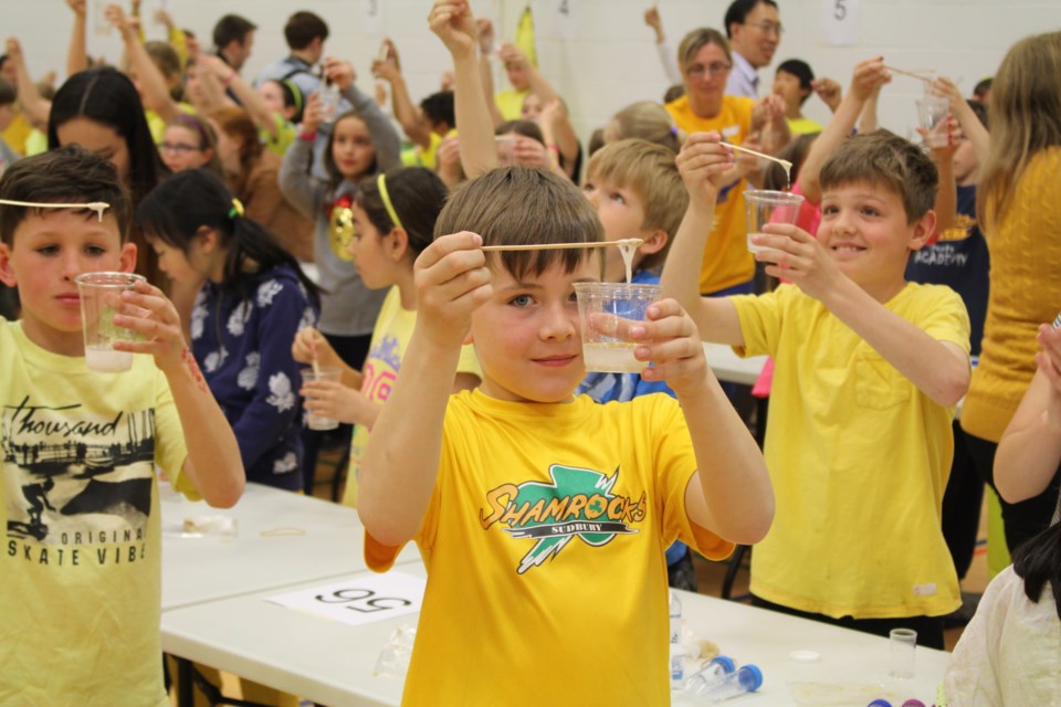 More than 300 students filled the gymnasium at RL Beattie Public School on May 15 in an attempt to break the world record for DNA extraction. (Photo: Matt Durnan)