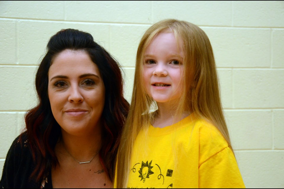 École publique Foyer-Jeunesse kindergarten student Sophie Hoag poses with Kim Gosselin, of Shear Magic, who cut the youngsters hair that is being donated to Wigs for Kids. (Arron Pickard/Sudbury.com)
