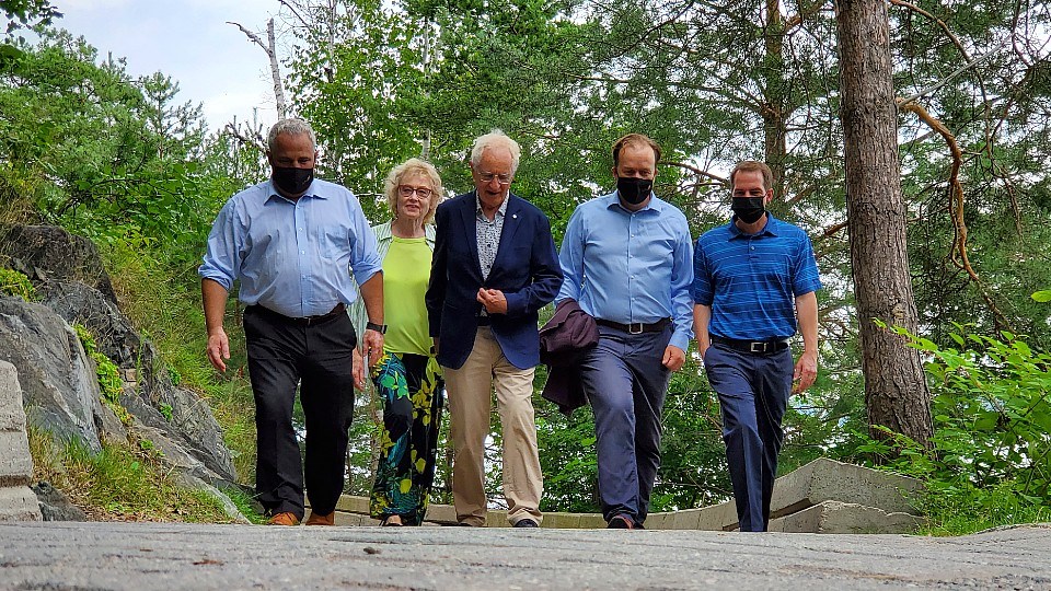 Former mayor Jim Gordon and his wife, Donna, talk with Nickel Belt and Sudbury MPs Marc Serré and Paul Lefebvre and Ward 10 Coun. Fern Cormier following a funding announcement that will see rehabilitation work done on the Jim Gordon boardwalk. (Arron Pickard/Sudbury.com)