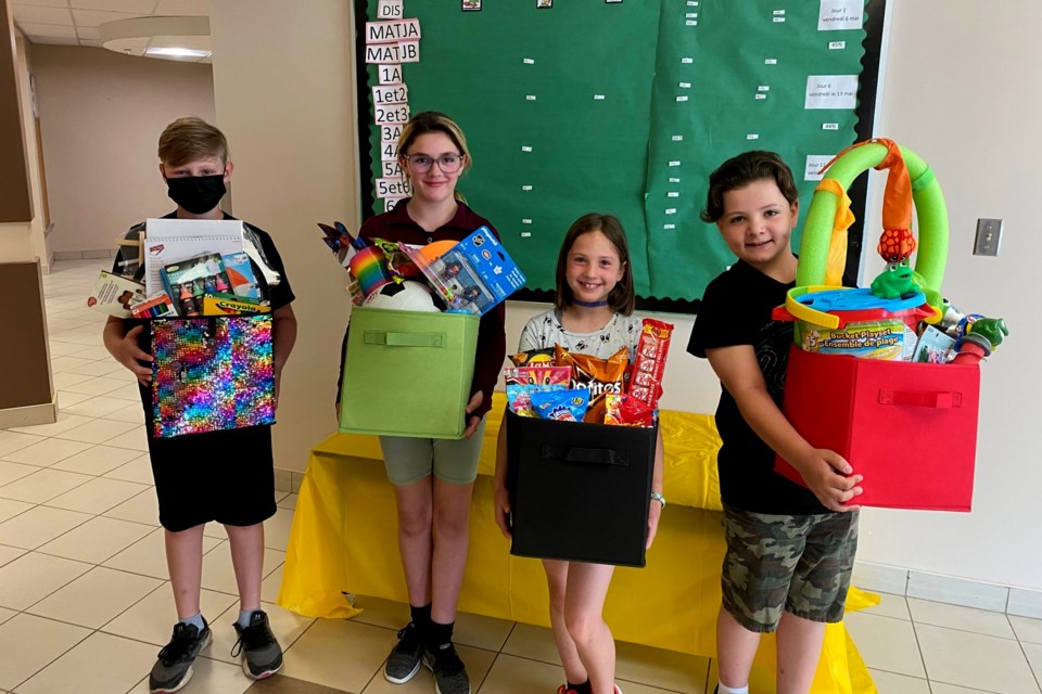 Grade 5 and 6 students at École Ste-Marie in Azilda recently claimed first prize in the 2022 Empowering Youth Climate Action initiative for their Active Transportation project named “Roulons marchons Lions.” 
