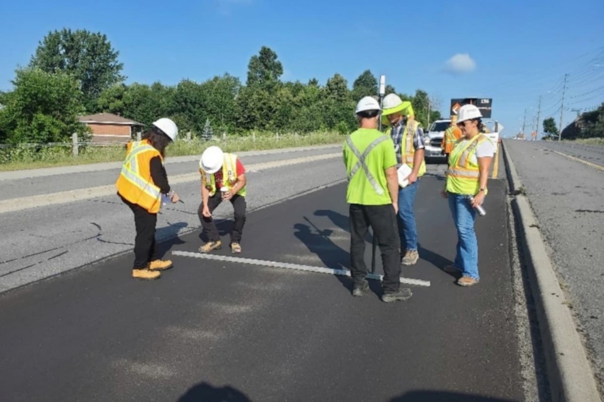 Potępiający raport przyznaje projektowi asfaltu Kingsway ocenę negatywną