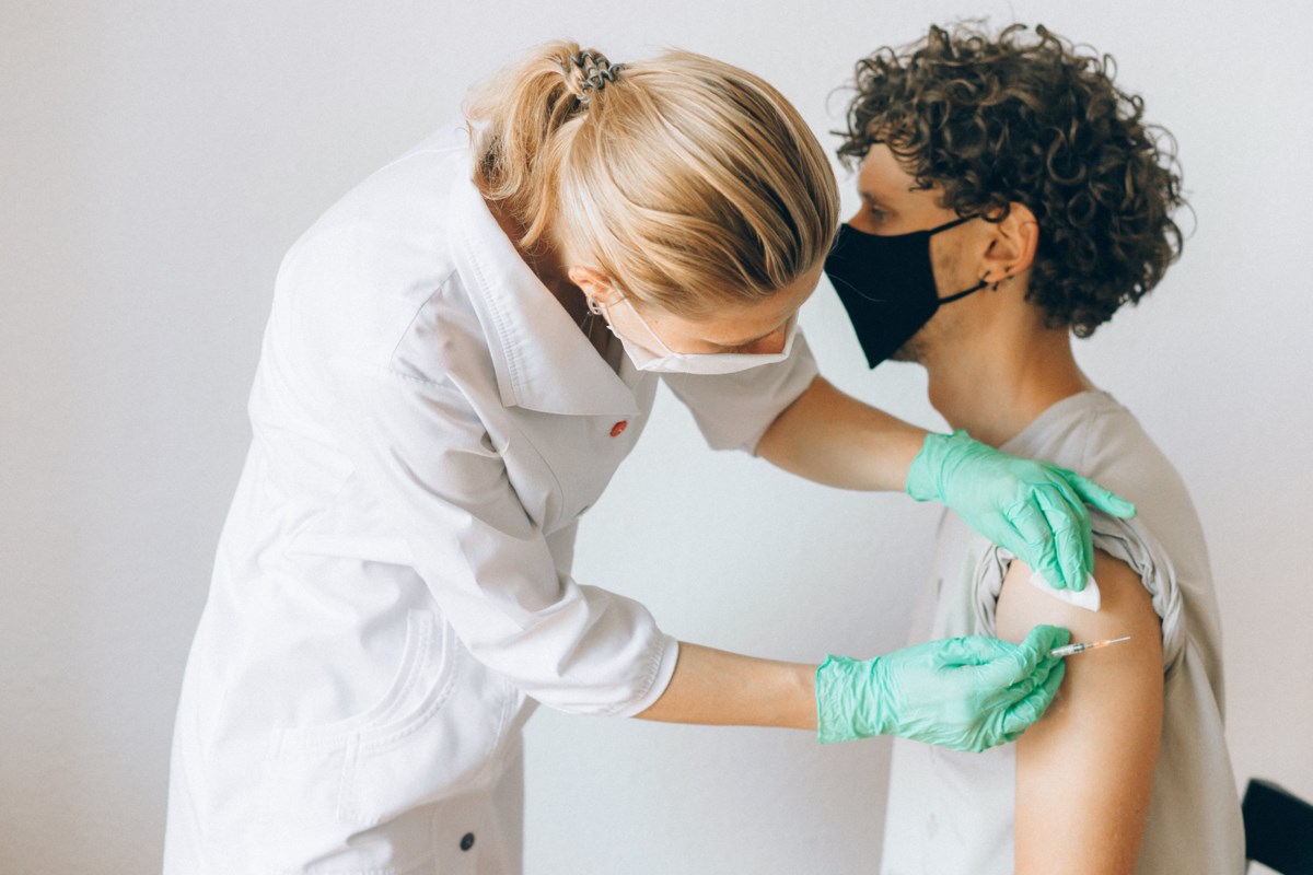 Federalni intensyfikują kampanię informacyjną o szczepieniach