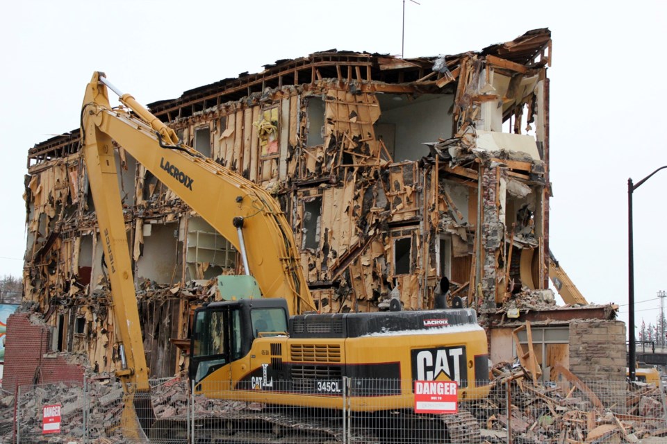 080124_hu_ledodemolition_1