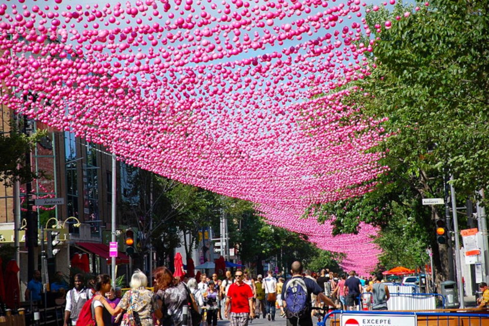 800px-pink_balls_montreal