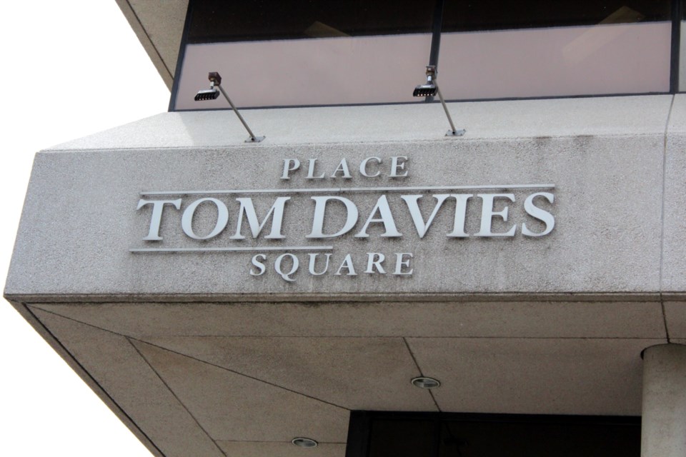 180424_hu_tomdaviessquare_1