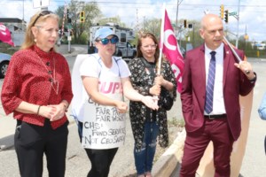 Unionized interpreters hold rally to raise awareness