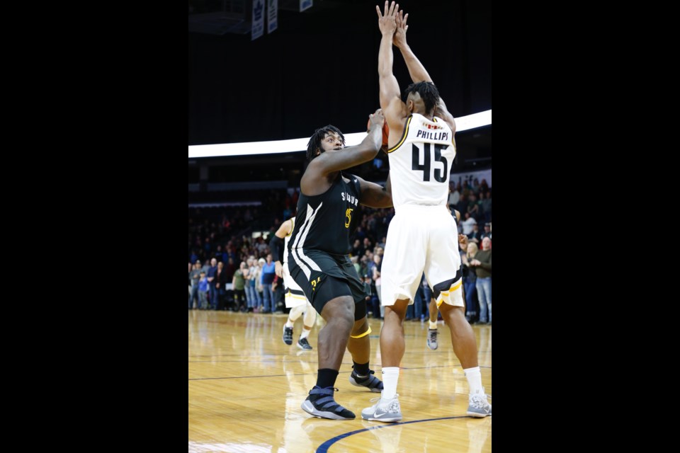 Five's Big man Isaiah Johnson, looking for his shot against the London Lightning at Budweiser Gardens (Supplied)