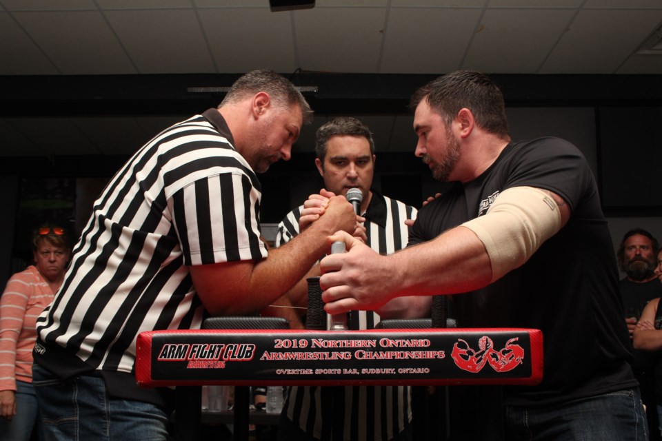 Brian Desormeaux (right) at the 2019 Northern Ontario Arm Wrestling Championship. (Keira Ferguson/ Sudbury.com)