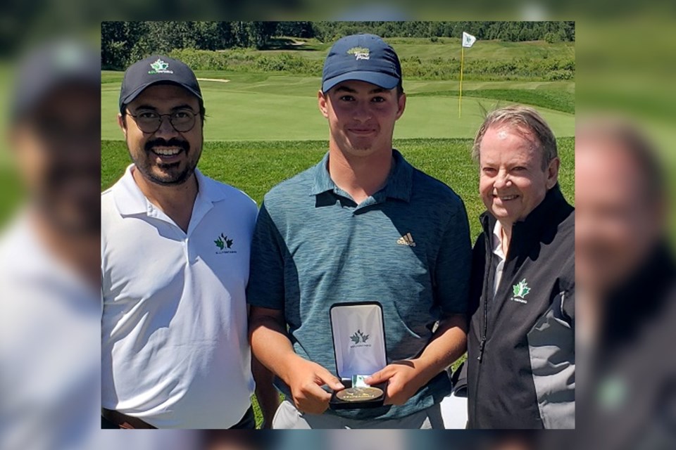 Oscar Feschuk of the Weston Golf & Country Club won the 2022 Ontario Junior (U19) Boys Golf
Championship last Friday at Timberwolf Golf Club.