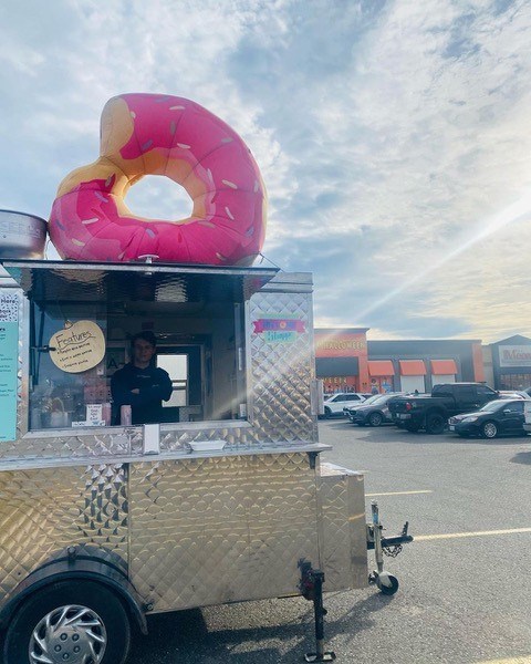 Justin Stam started working on Mini Donut Shoppe in August 2020, and opened on the Family Day long weekend in 2021.