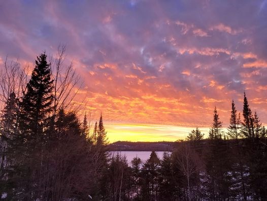 Sunset at Roundtable Lake, Nolalu. (Leona Maki)