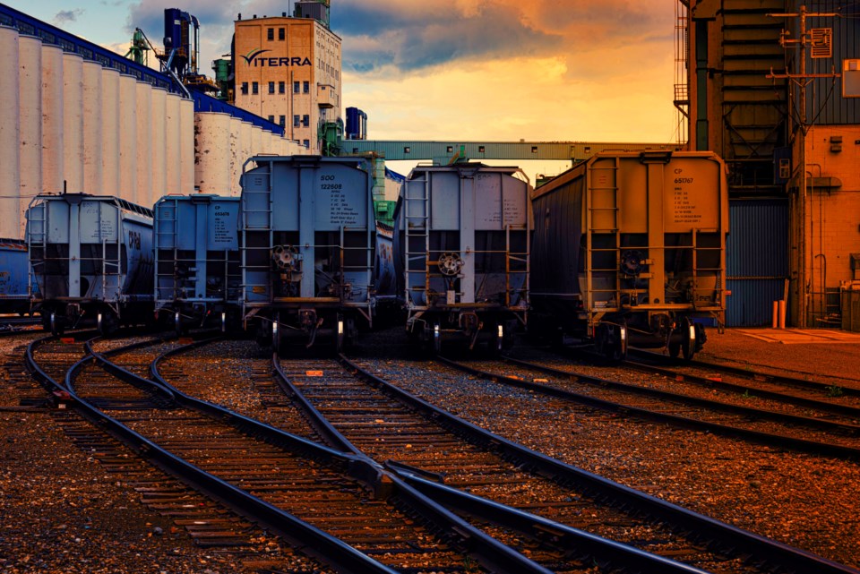2207-train-and-elevator