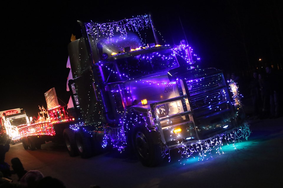 The annual Parade of Lights benefited four local charities and drew thousands out to watch on Saturday, Dec. 3, 2016 (Leith Dunick, tbnewswatch.com). 