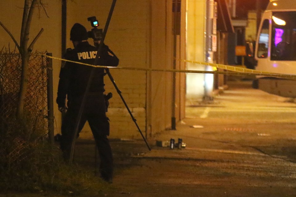 A Thunder Bay Police Services officer moves behind a building at the corner of Frederica and Brown streets on Wednesday, Nov. 30, 2016 (Leith Dunick, tbnewswatch.com). 