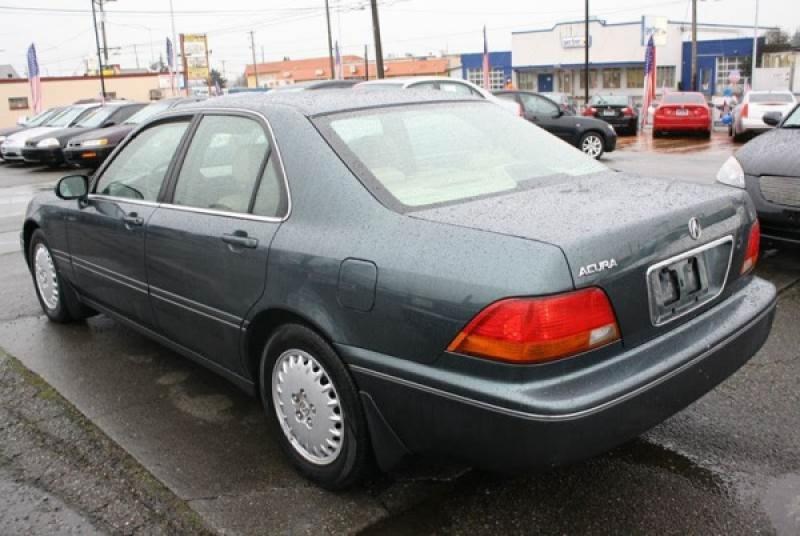 Police are looking for an silver 1997 Acura RL, similar to the one shown in this picture, that belongs to missing man Grant Tiboni (OPP handout). 